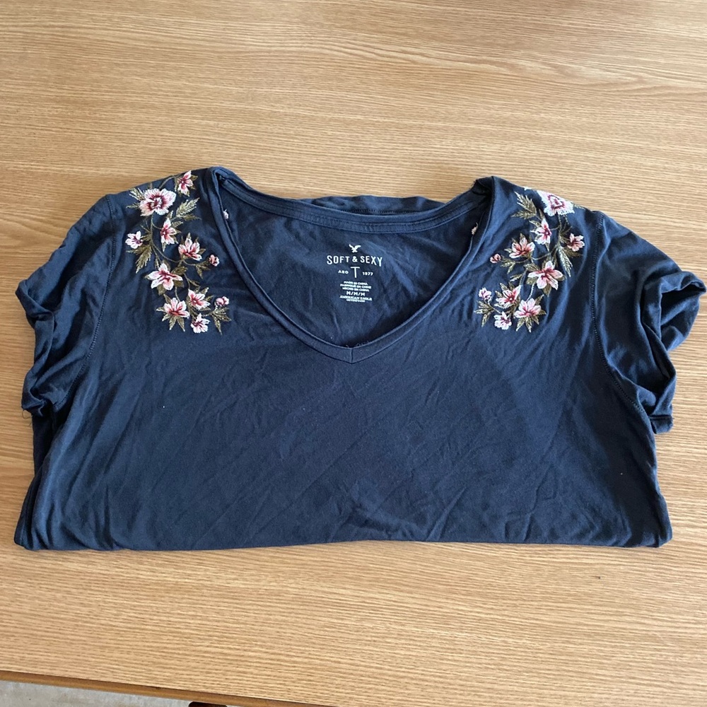 AEO FLORAL SOFT AND SEXY TEE
